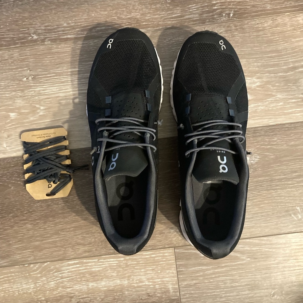 On Cloud  Women’s Black Sneakers size 10.5
